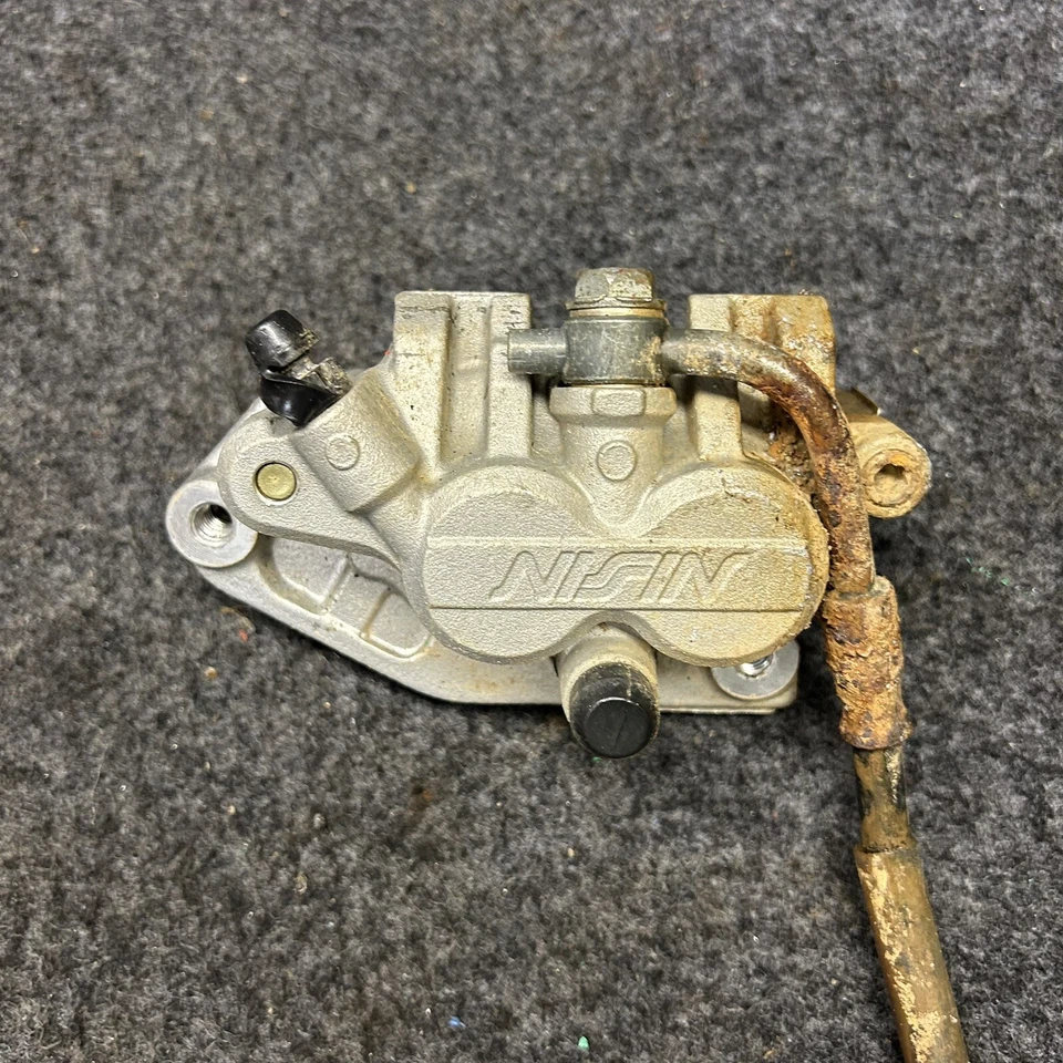 03-05 2003 KAWASAKI KX125 KX 125 MONTAJE DE FRENO DELANTERO OEM MASTER CALIPER LINE Foto 4 de 4