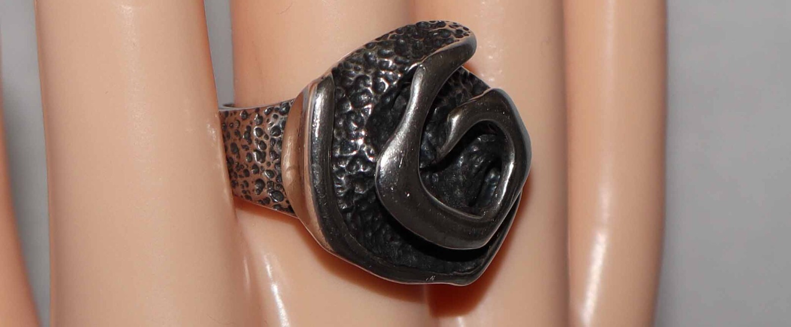 Silpada Sterling Silver Heavily Oxidized Swirl Textured Band Ring R1927 SZ 8 1/4