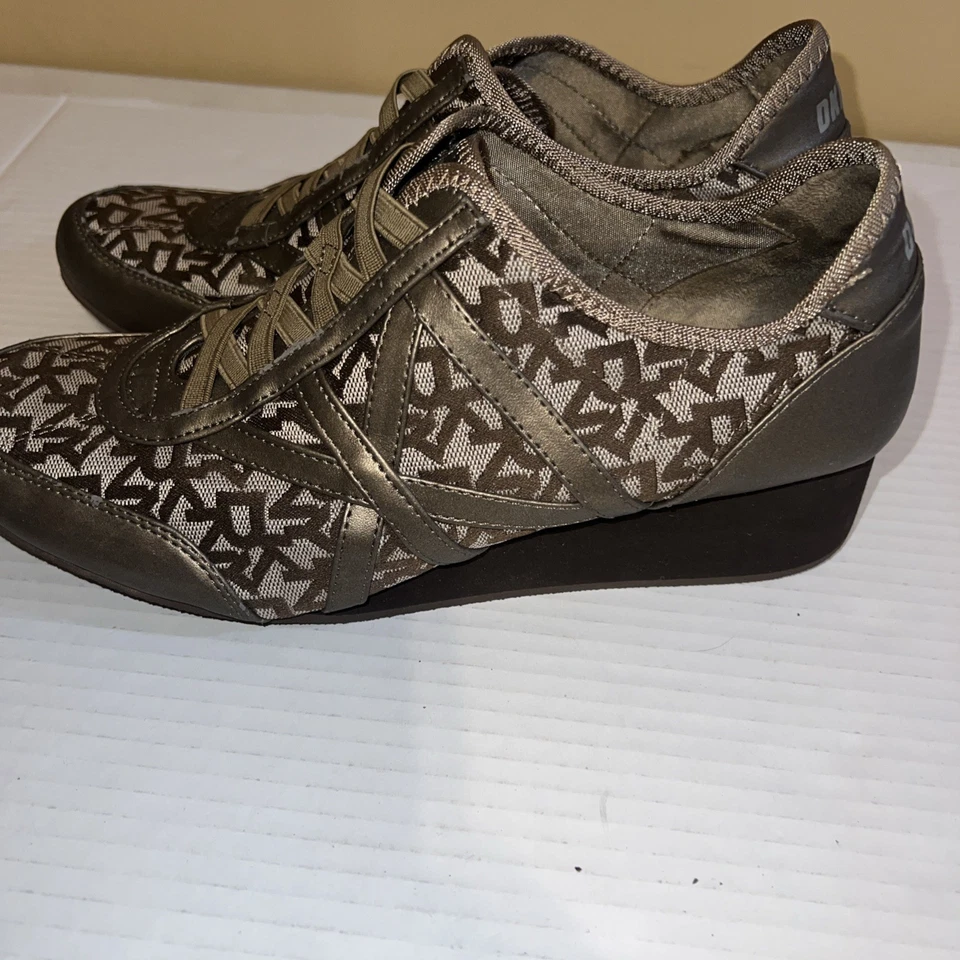 DKNY Donna Karan Brown/Tan Logo Print Wedge Heel Sneakers Size 10 - Image 3 of 4
