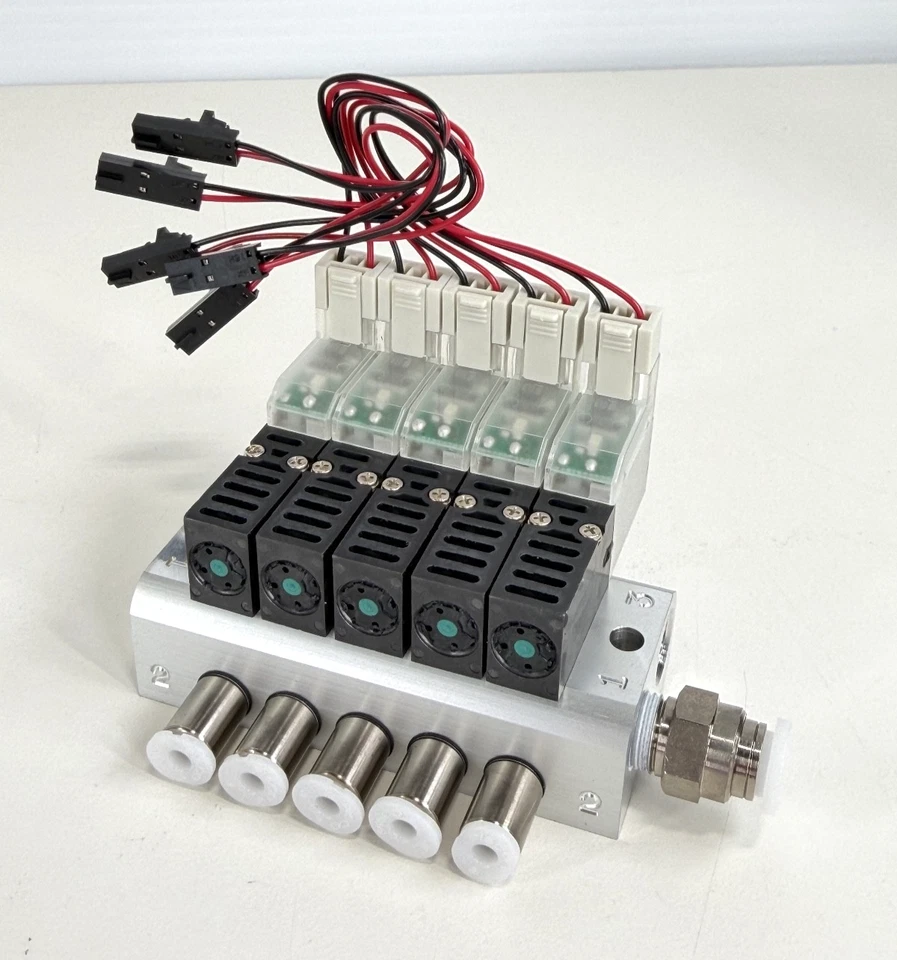 Conjunto de colector de válvula solenoide neumática CKD M3QRB110-D2H-5 - 5 estaciones Foto 2 de 4