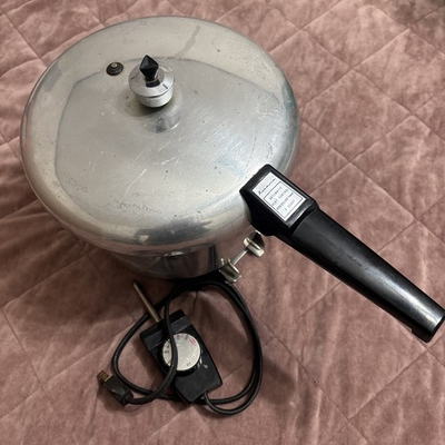 #ad Vintage Kenmore 4 Quart Pressure Cooker 110V Locking Lid Heat Controlled Tested $59.95