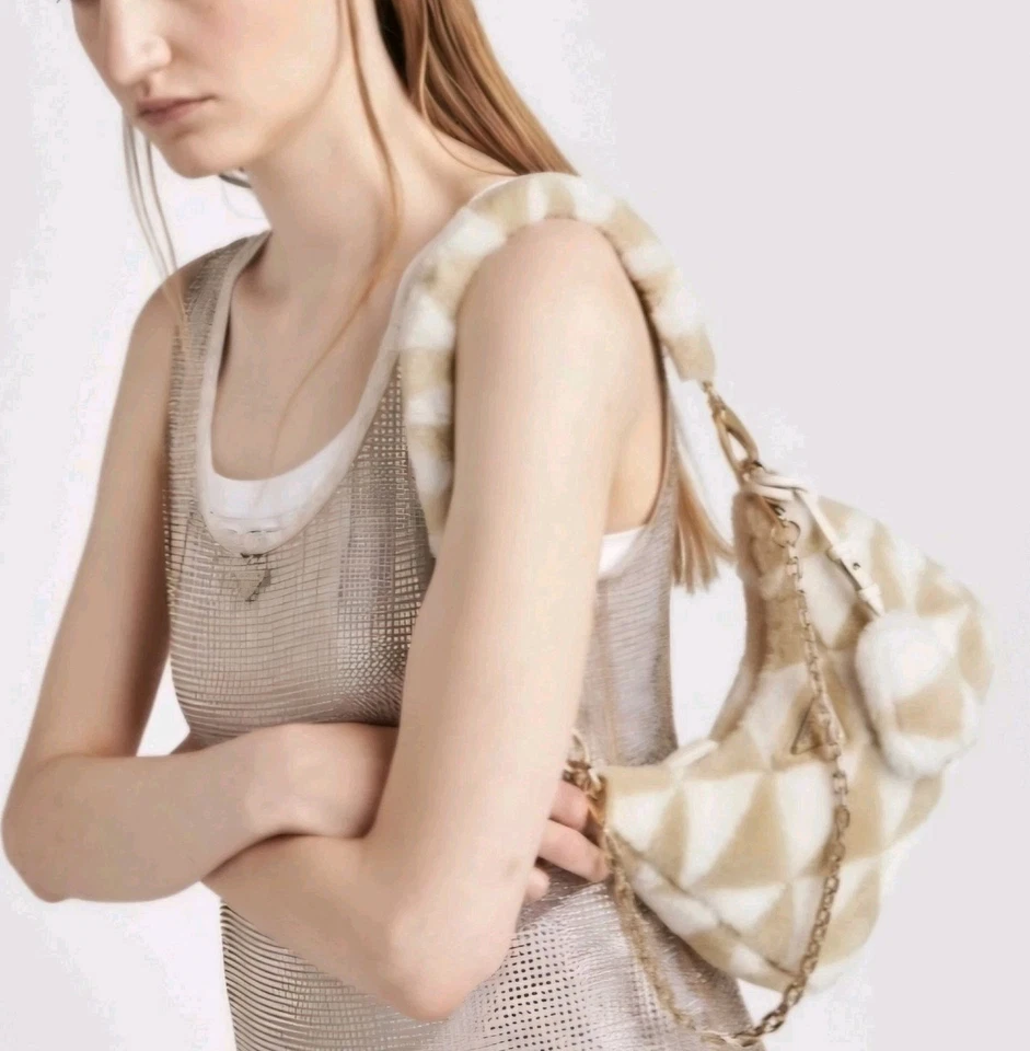 Bolso de Mano Prada Auténtico de Piel Logo Triángulo Repujado/Reedición Piel de Oveja -RARO Foto 4 de 4