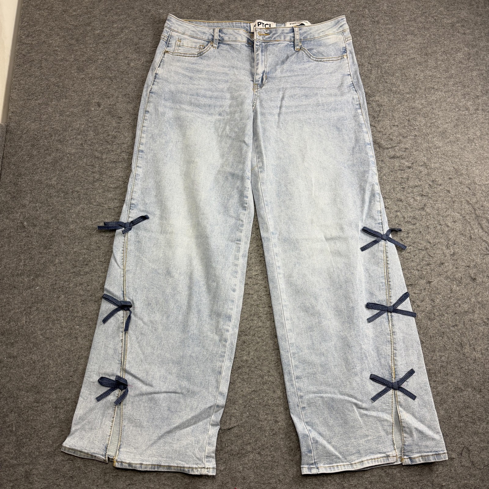 Womens 30 Light Wash Wide Leg Denim Side Bow Slit