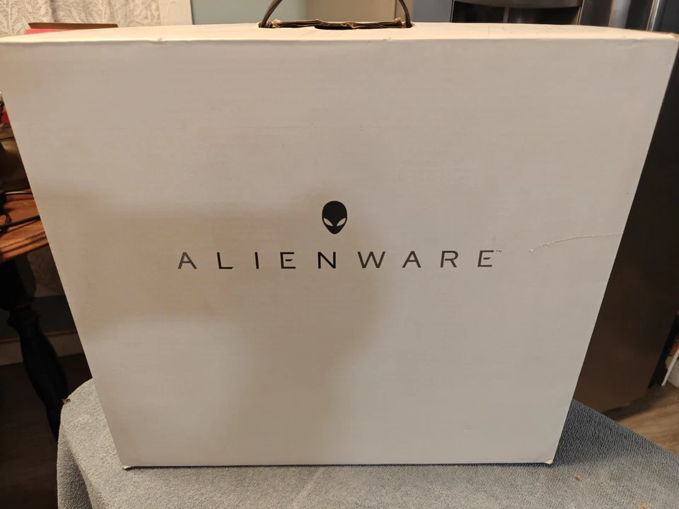 Portátil Alienware M15 R3. Intel 10750h, 16GB Ram, RTX 2060. Necesita pantalla nueva. Foto 2 de 4