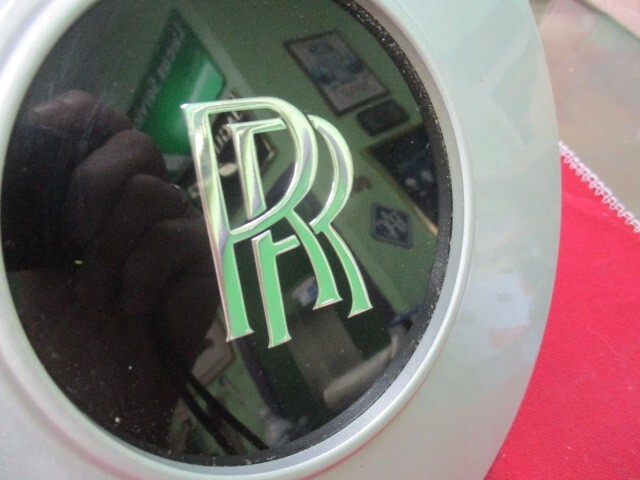 Rolls Royce Silver Spur, Corniche hub cap set of four, with badges UR27501, NOS