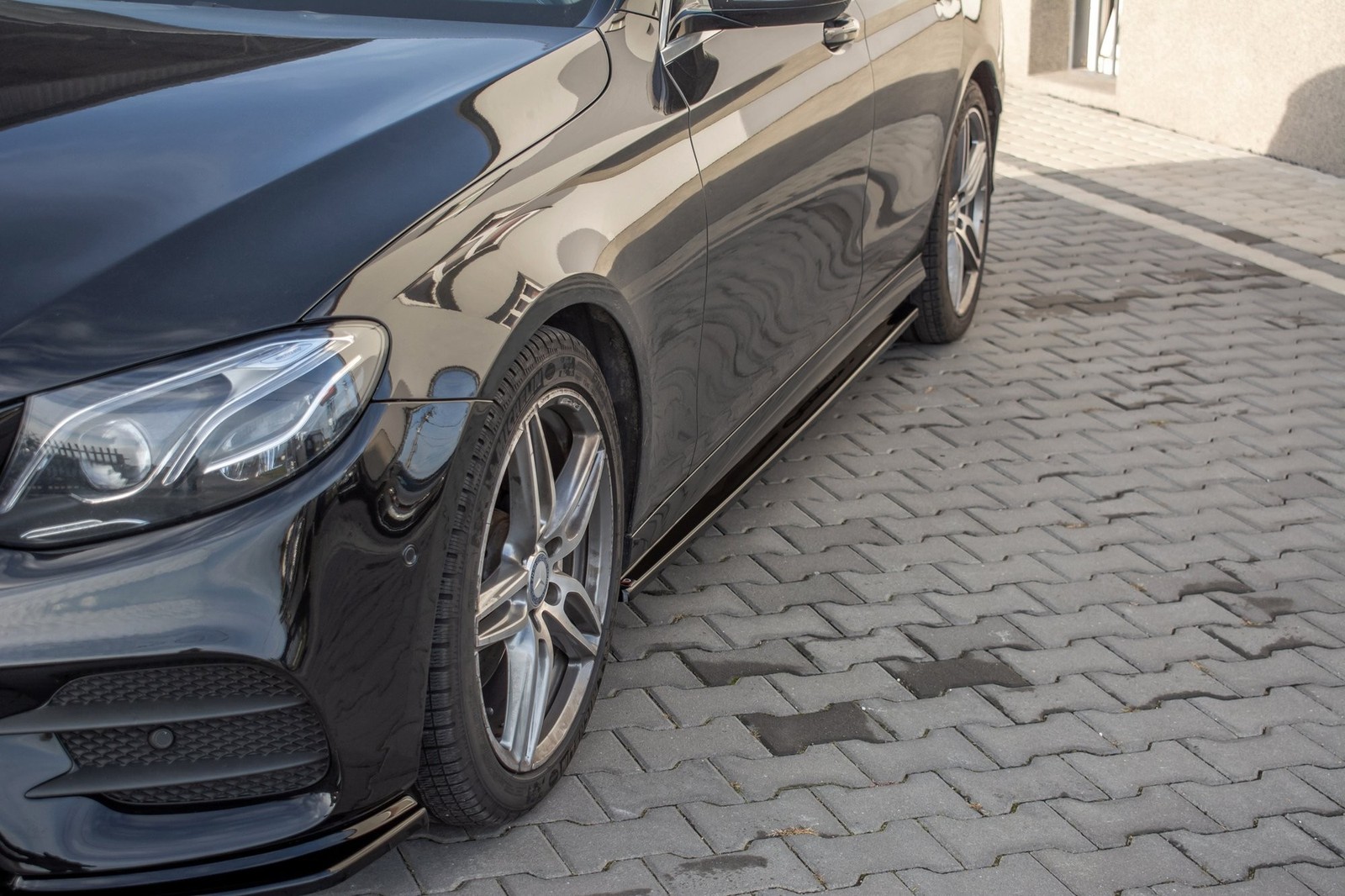 Extension de bas de caisse Maxton Mercedes Classe E43 AMG finition carbone