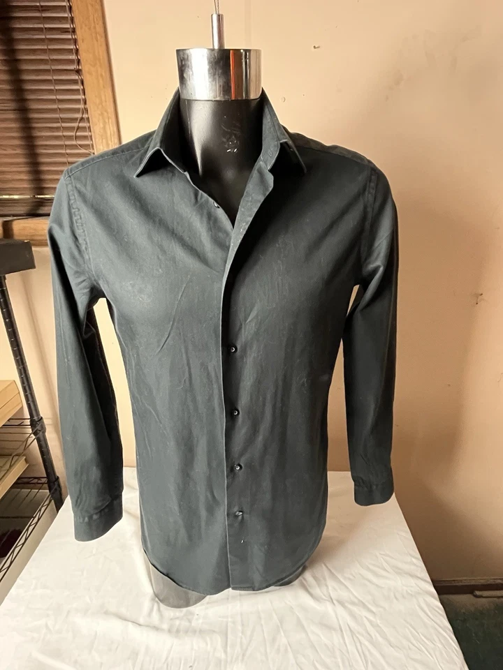 Camisa Louis Vuitton Uniformes Negra Manga Larga Talla Mediana Foto 2 de 4