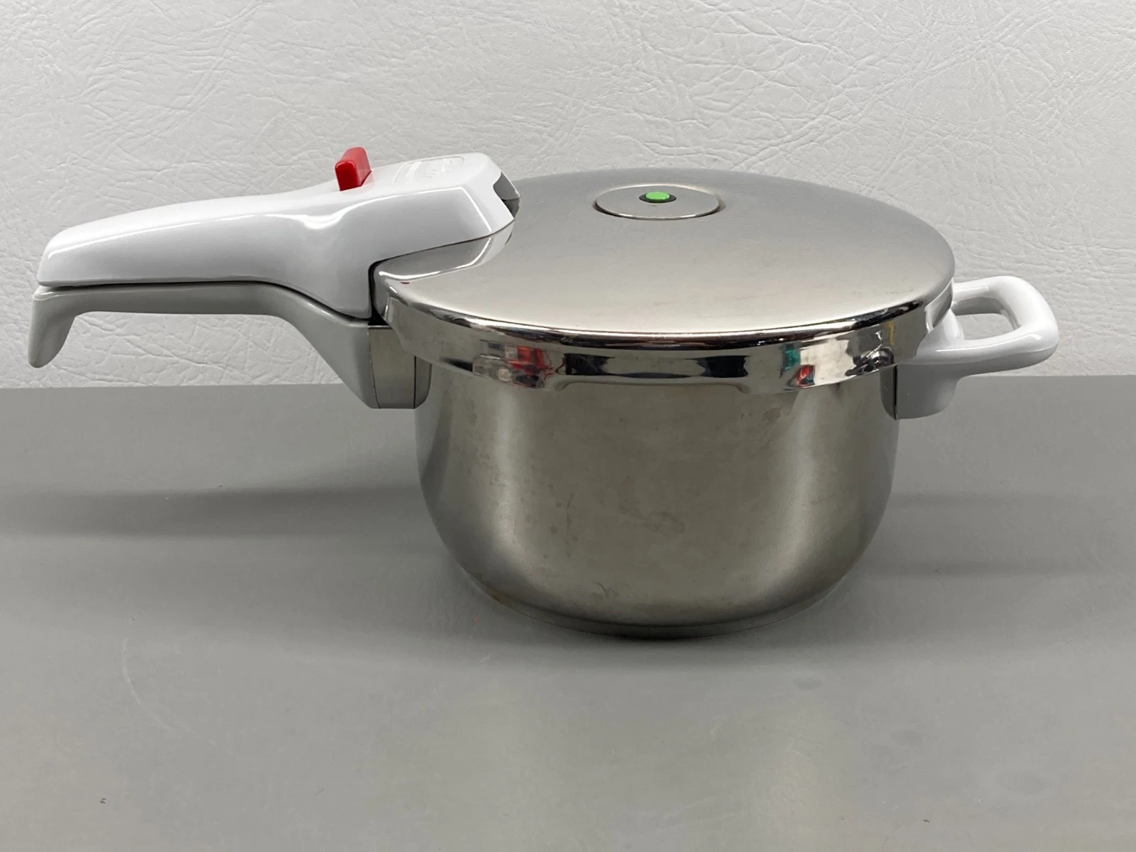 Fissler Pressure Cooker 2.5L Stainless Steel Skillet w/ Lid & Gasket Rare White