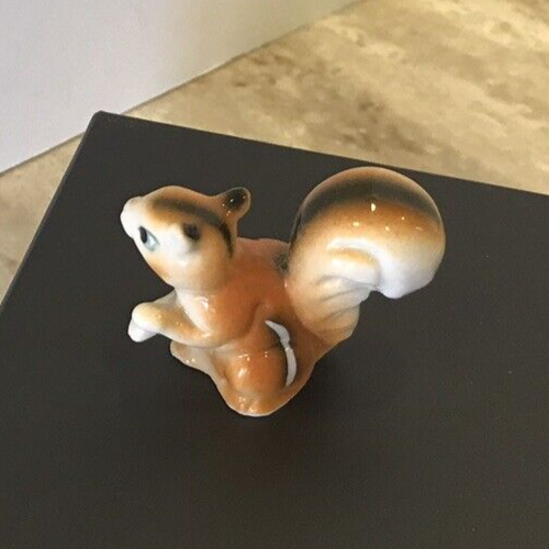 Vintage Ceramic Porcelain Sweet Small 2" H Miniture Squirrel Fall Table Decor - Picture 3 of 5