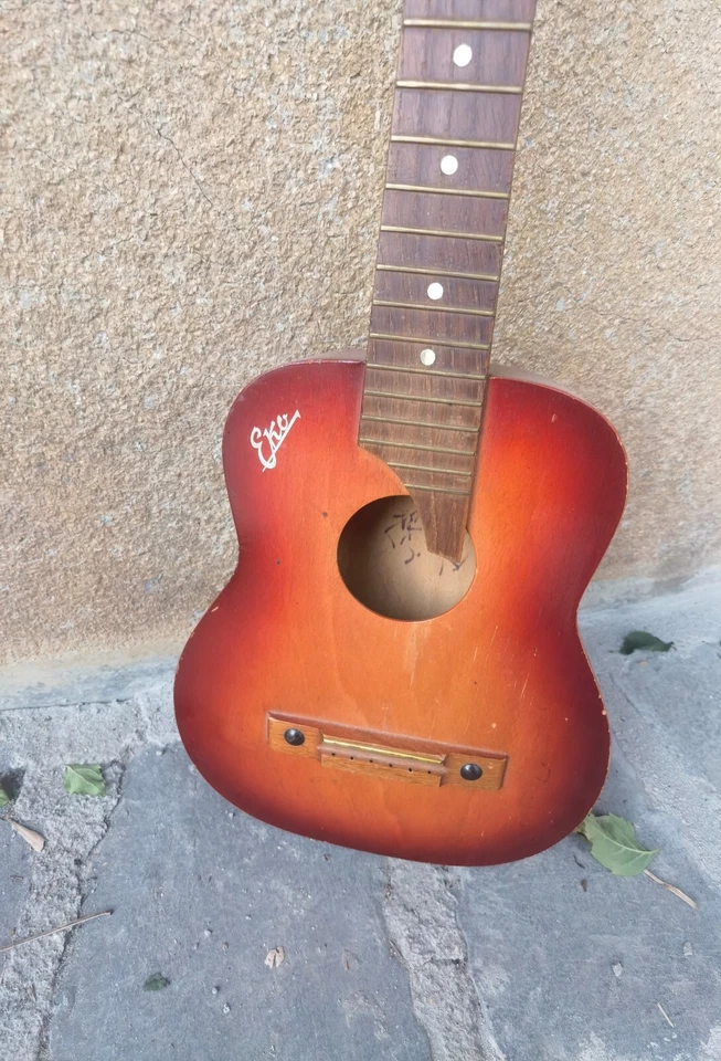 Guitarra acústica pequeña, guitarra pequeña vintage de madera Eko Foto 3 de 4