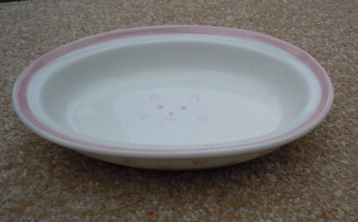 Teacup's Diner Keramik Katzenfutter Wassernapf Schale länglich weiß rosa Pfotenabdrücke