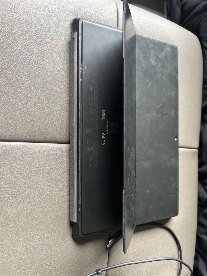 Microsoft Surface RT 64GB DOESNT WORK - Image 2 of 4