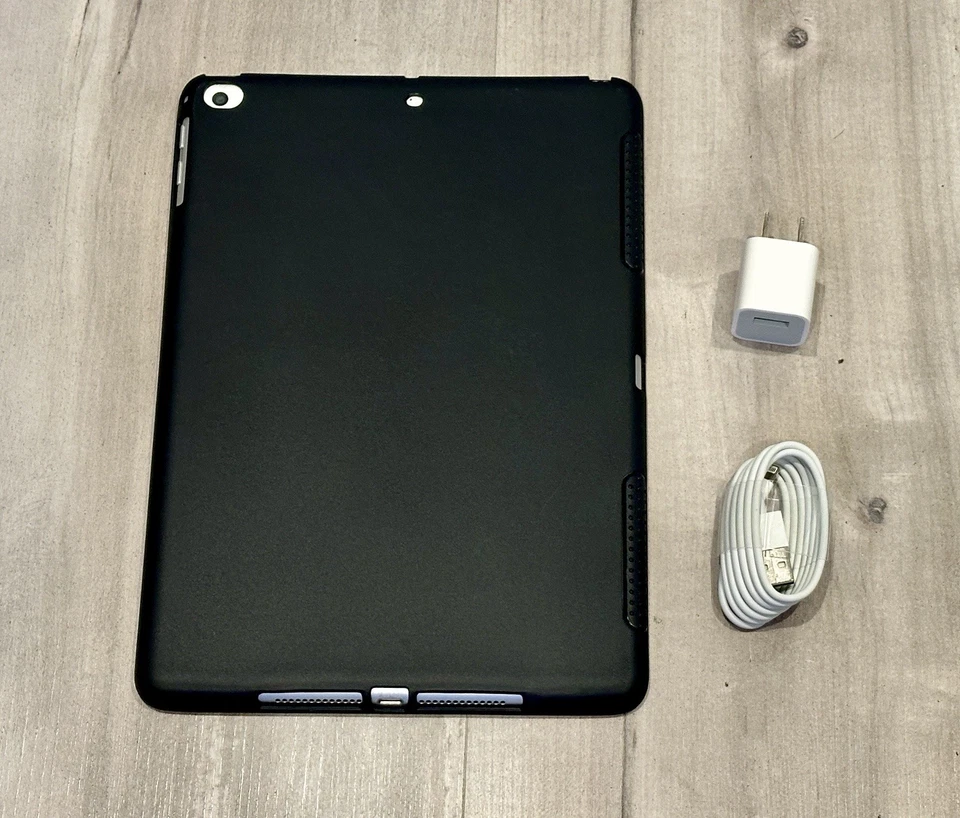 Apple iPad 6ta Generación - Pantalla de 9,7" 32 GB Wi-Fi Color Plateado con Paquete de Accesorios Foto 3 de 4