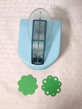 Creative Memories Scallop Circle Maker 2-in-1 Paper Punch 2 inch, Die Cut Flower