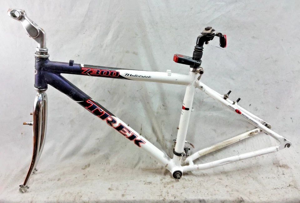 Juego de cuadro de bicicleta híbrida Trek Multitrack 7300 2008 mediano 17,5" hecho en EE. UU. Gravel MTB Foto 2 de 4