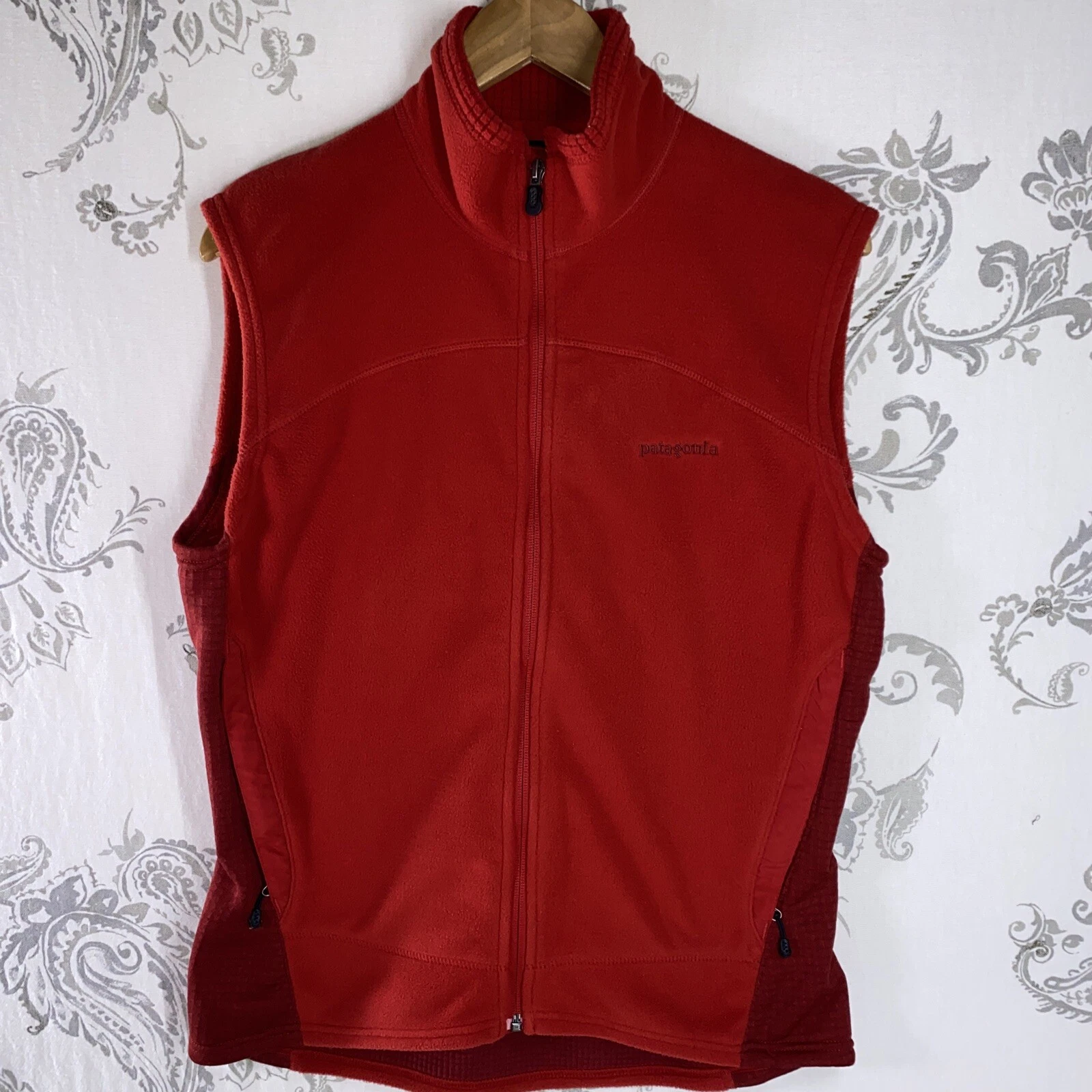 Patagonia Red Polartec Fleece With Grid Inling Outdoor Vest Mens SIZE M