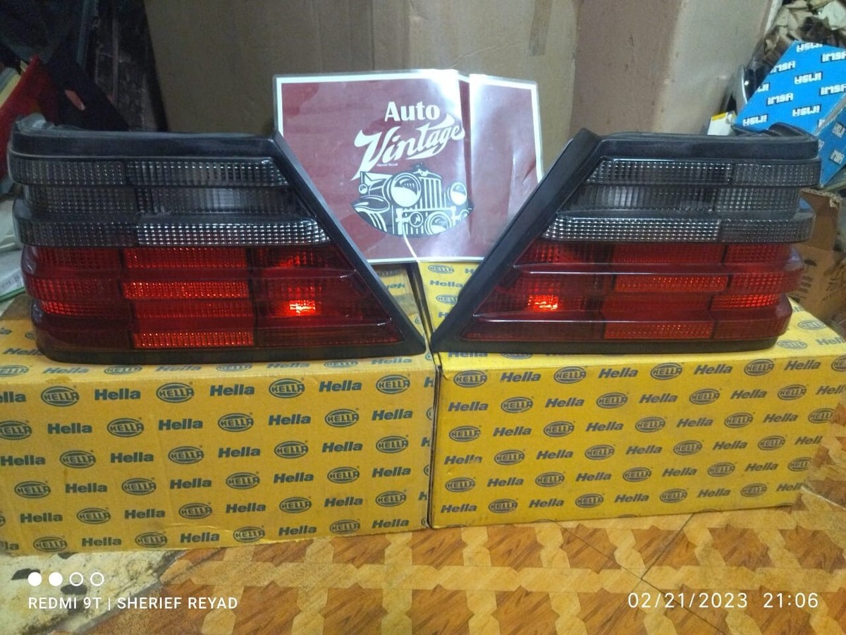 Mercedes W124 E200 Rear taillight Kit RH & LH Original boxed by