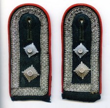 Set of shoulder boards for &ldquo;Oberwachtmeister der Artillerie&rdquo;