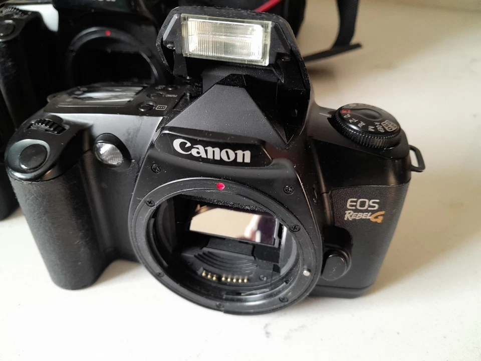 3 Pc Canon 35mm Film Camera Bodies - Rebel EOS S1/Rebel EOSG/Rebel EOS S2 & Bag - Image 2 of 4