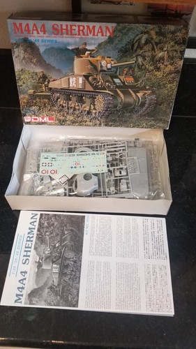 Maquette Dragon M4A4 Avec Lance-roquettes W/60b - 1/35 - D6405 - Neuf