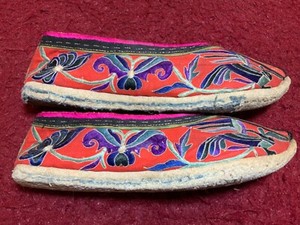 ANTIQUE /VINTAGE CHINESE EMBROIDERED SILK WOMEN SHOES #5 BOUND FOOT LOTUS