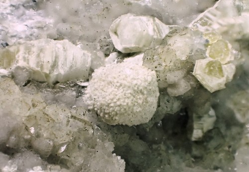 Cristales de weloganita muy grandes espécimen mineral fino cantera de francón de Montreal - Imagen 5 de 5