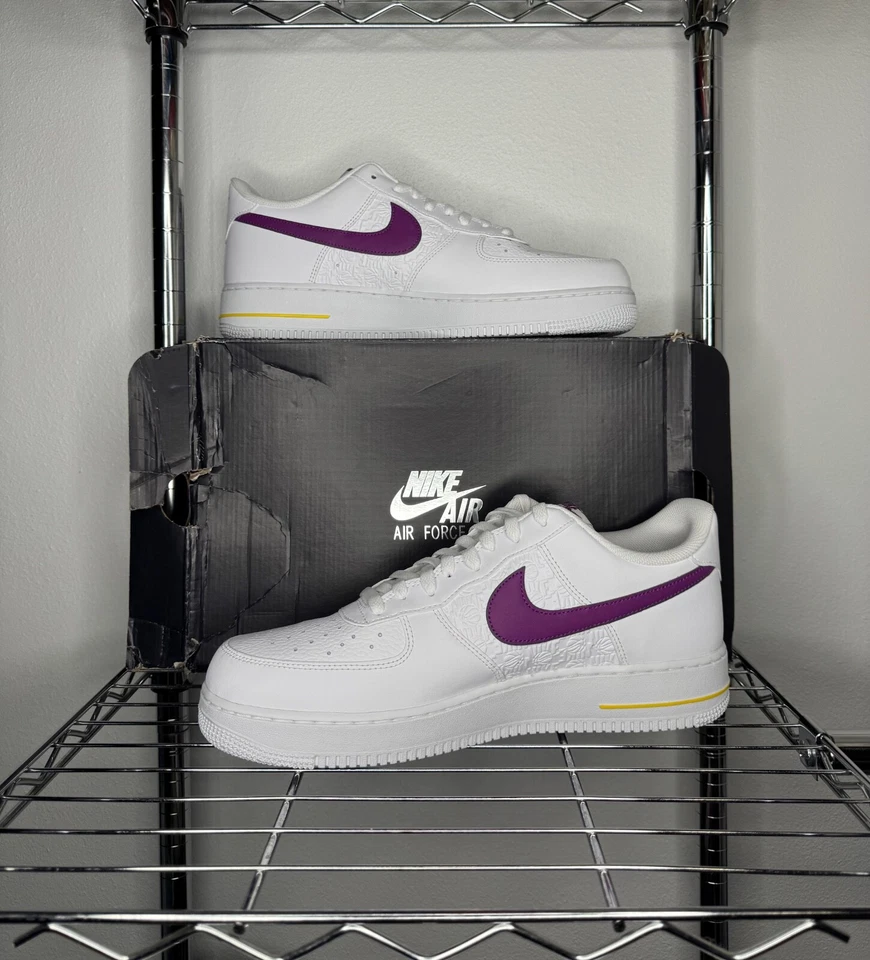 Men's - Nike Air Force 1 '07 'Embossed Hoops - Lakers' FJ4209-100 - Image 2 of 4