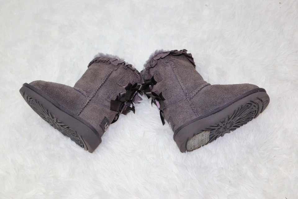 Niñas UGG Gris/Púrpura Bailey Arco Volantes Niño Botas Talla 9 Foto 4 de 4
