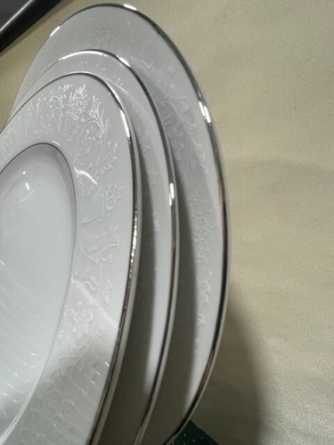 Luncheon Plate Lovelace by CROWN VICTORIA 9-1/4 wide - Picture 9 of 12