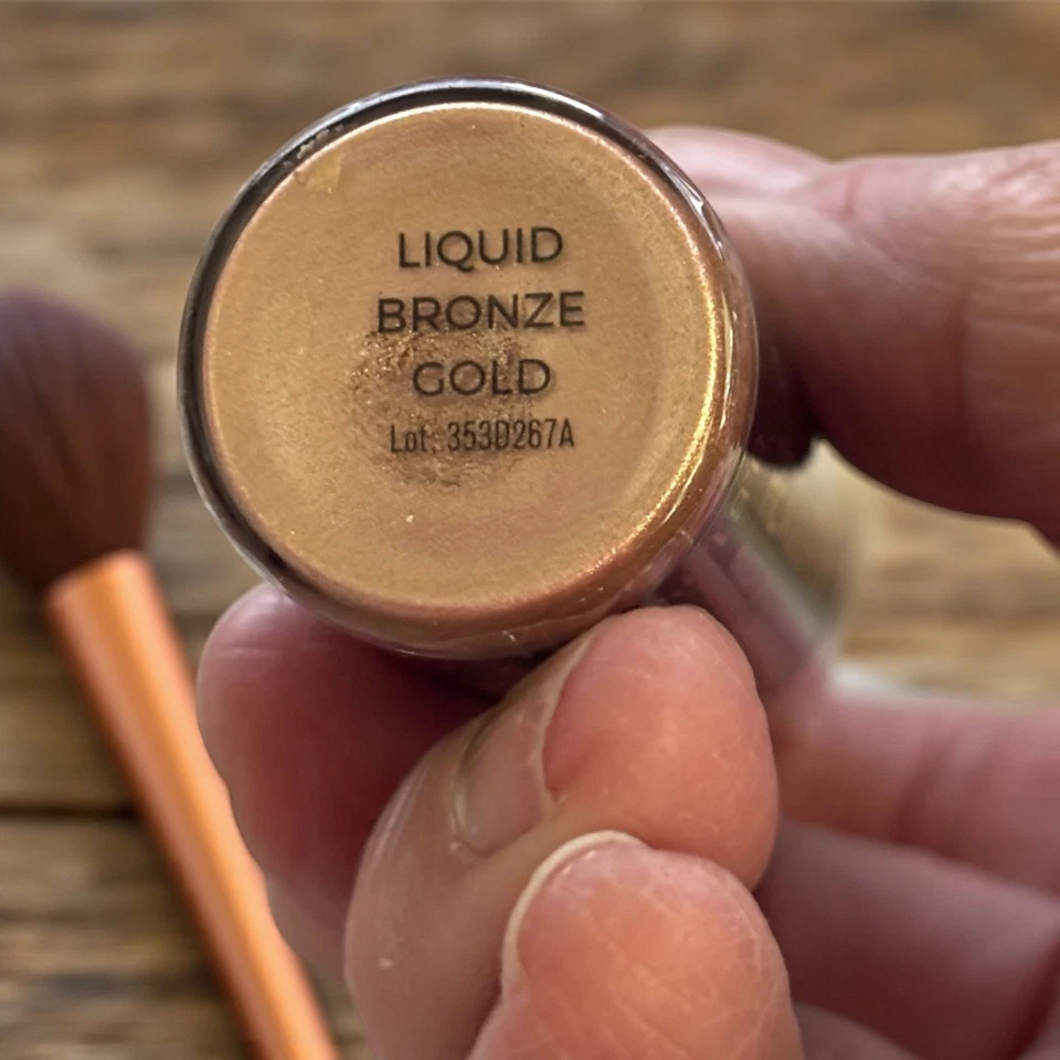 Makeup Revolution Liquid Highlighter - Rose Gold, 0.61 fl oz - Image 4 of 4