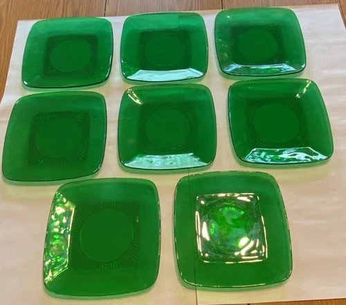 Set Of 8 Anchor Hocking Square Green Glass Plates Side Salad Plate 8 3/8”