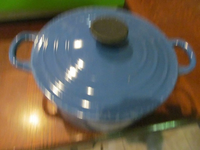 *Le Creuset Enamel Cast Iron #18 DUTCH OVEN + Lid BLUE W/ Black Handle