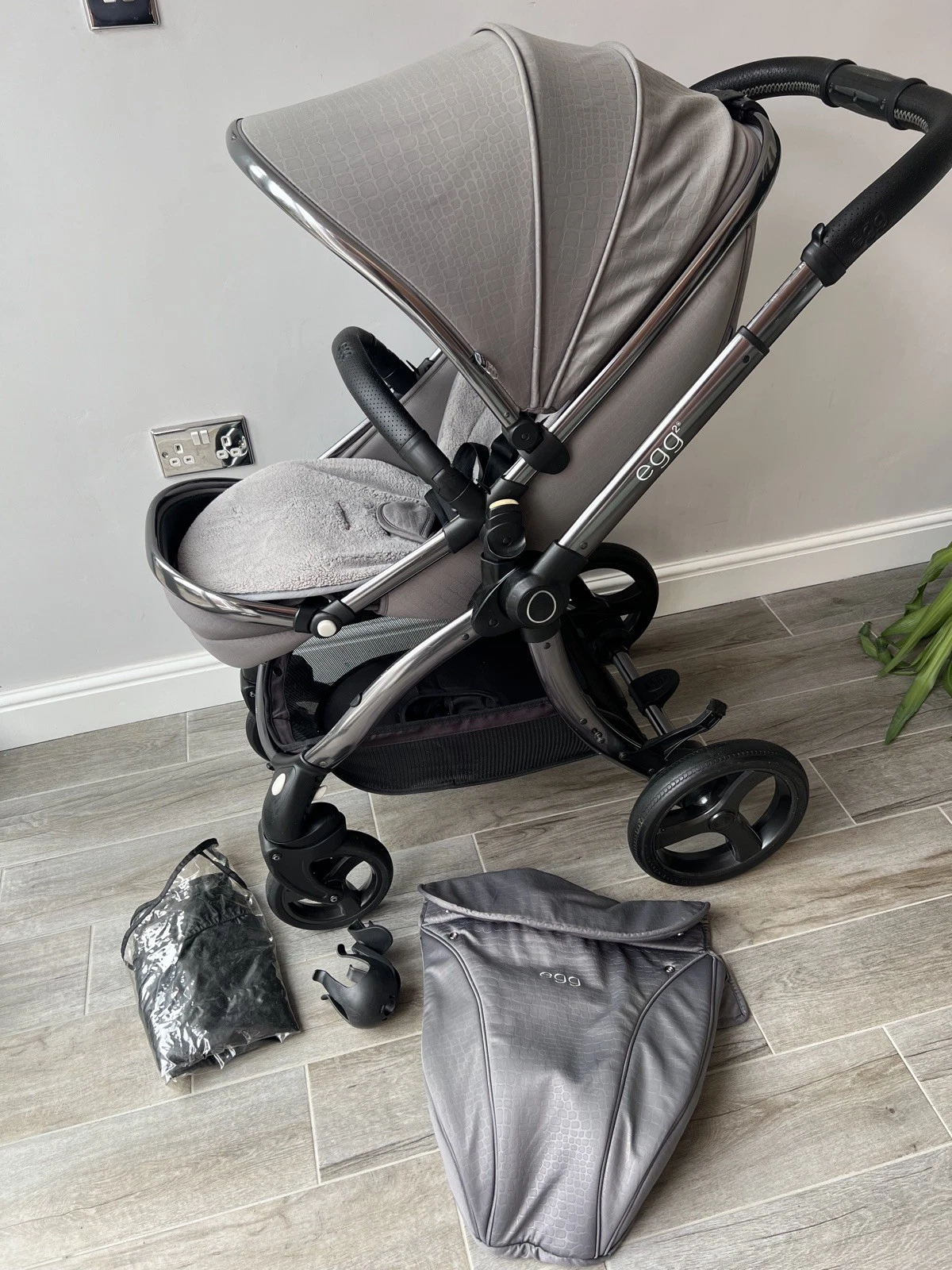 Babystyle Egg 2 pushchair stroller pram - Grey
Opens in a new window or tab