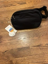 Vuori Belt Bag Black New With Tags
