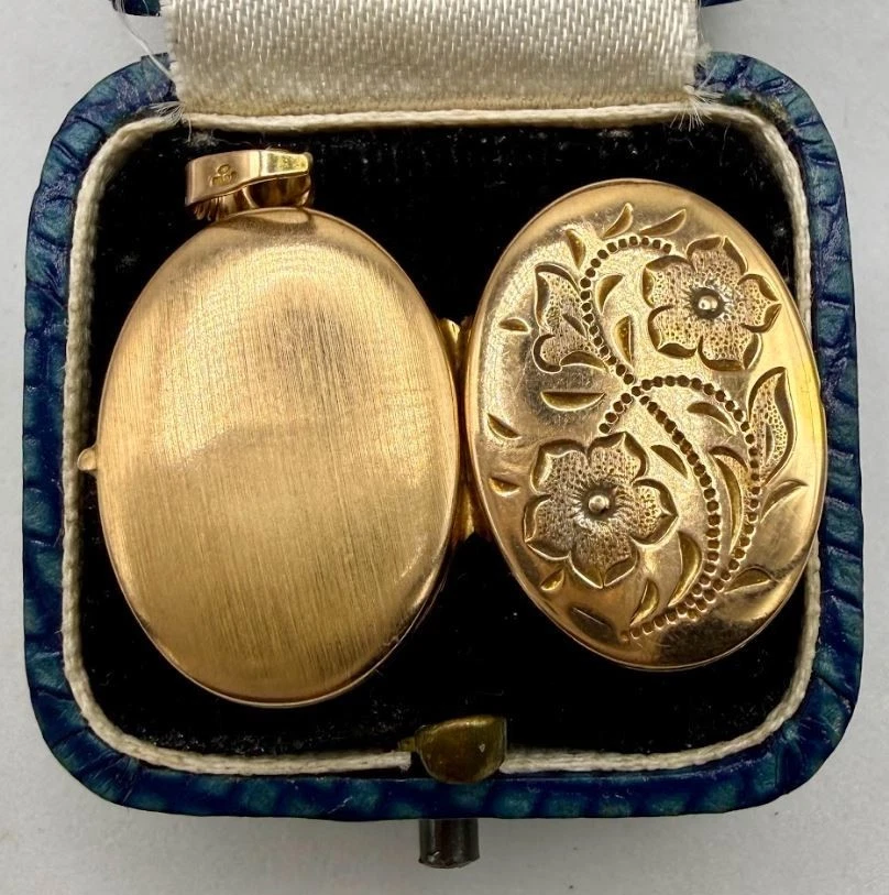 Vintage 9k Solid Rose Gold Oval Floral Locket Pendant - Image 2 of 4