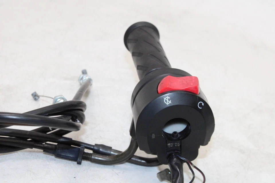 06-07 INTERRUPTORES INTERRUPTOR ARRANQUE APAGADO CLIP DERECHO SUZUKI GSXR 750 OEM Foto 2 de 4