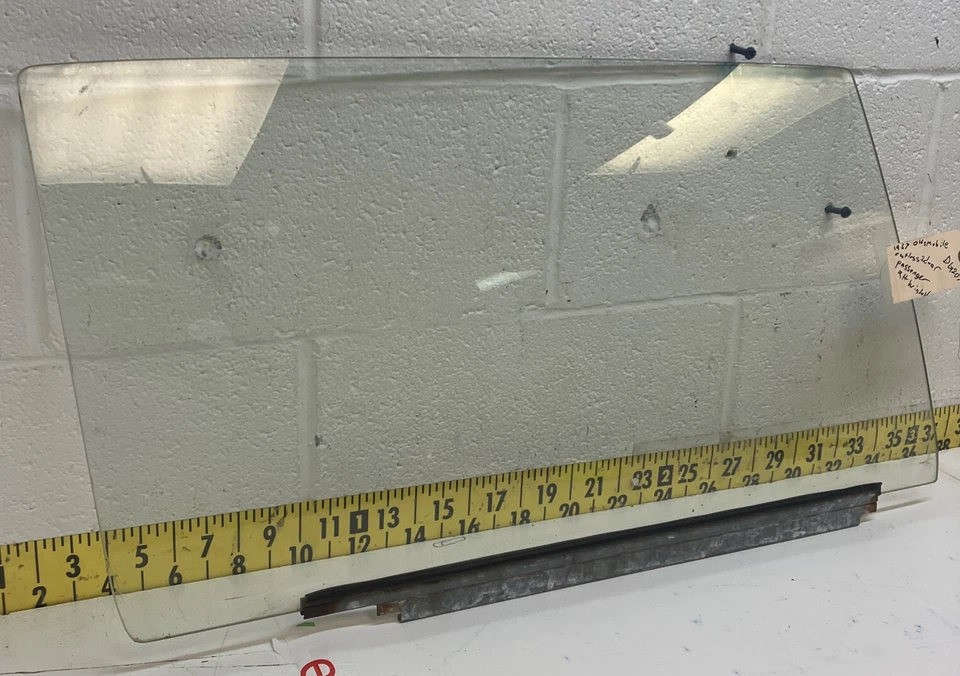 Oldsmobile Cutlass 1967 ventana derecha pasajero GM usado OEM 2 puertas (DG207) Foto 3 de 4