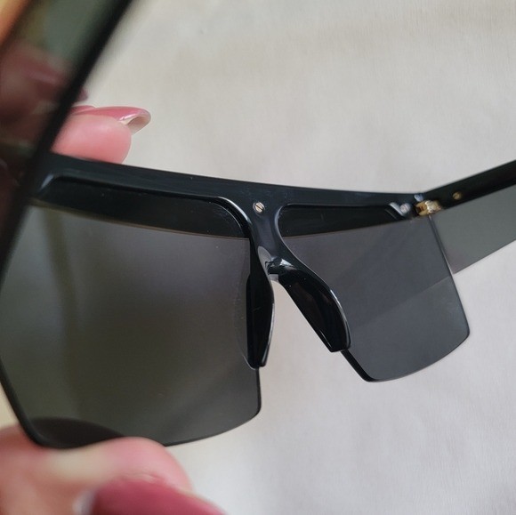 Versace 2254 Shield Sunglasses Black Gold Metal Lens  display picture 2