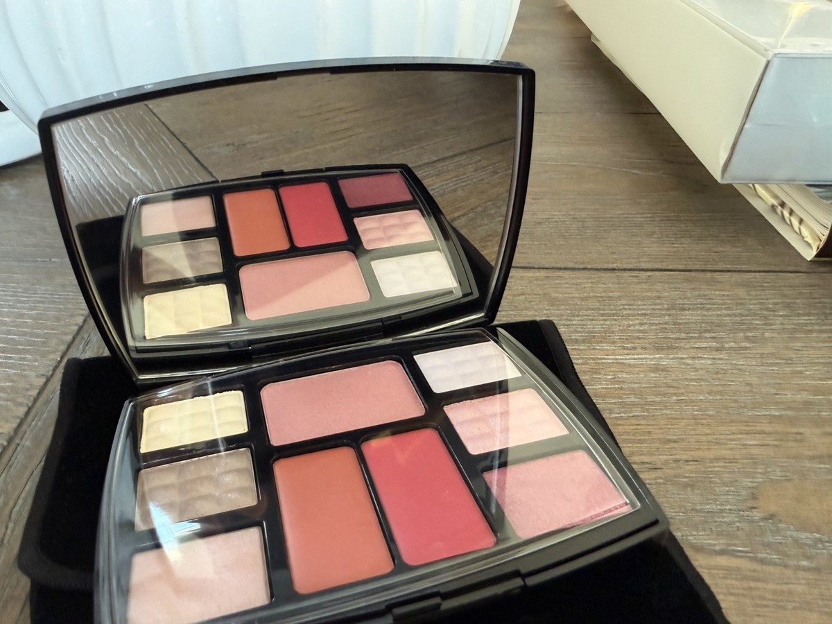 Travel Makeup Palette Chanel CHANEL | Voyage MAKEUP Essentials