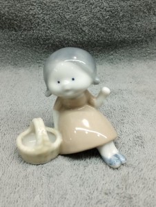 Vintage Porcelain Japanese Girl Sitting With Basket