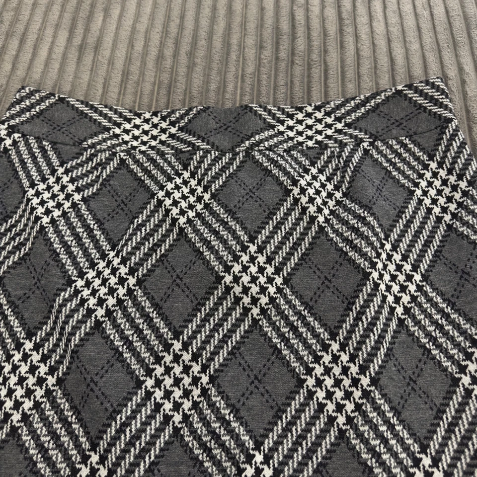 Falda lápiz Lane Bryant para mujer gris pata de gallo a cuadros elástica hasta la rodilla Foto 3 de 4