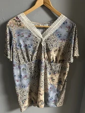 Venezia Women's Short Sleeve Shirt Size Large?