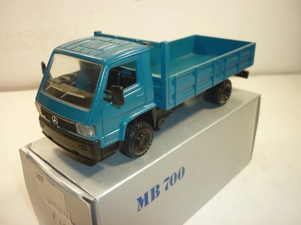 1/50 NZG MERCEDES MB 700 - Photo 2/4