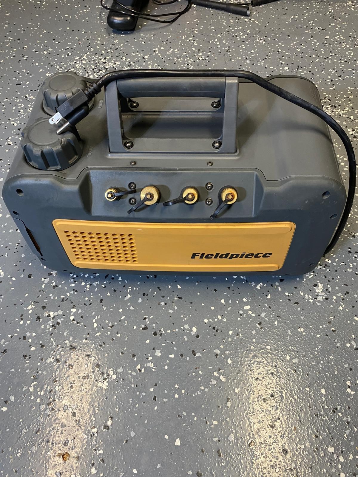 Fieldpiece VP85 RunQuick 8 CFM Two Stage HVAC Vacuum Pump 3/4 HP Working