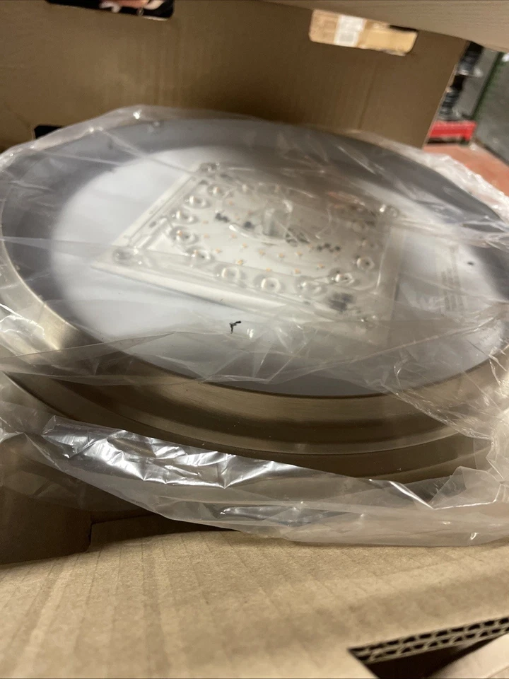 Montaje empotrado LED integrado CCT ajustable Hampton Bay con pantalla de vidrio Foto 3 de 3