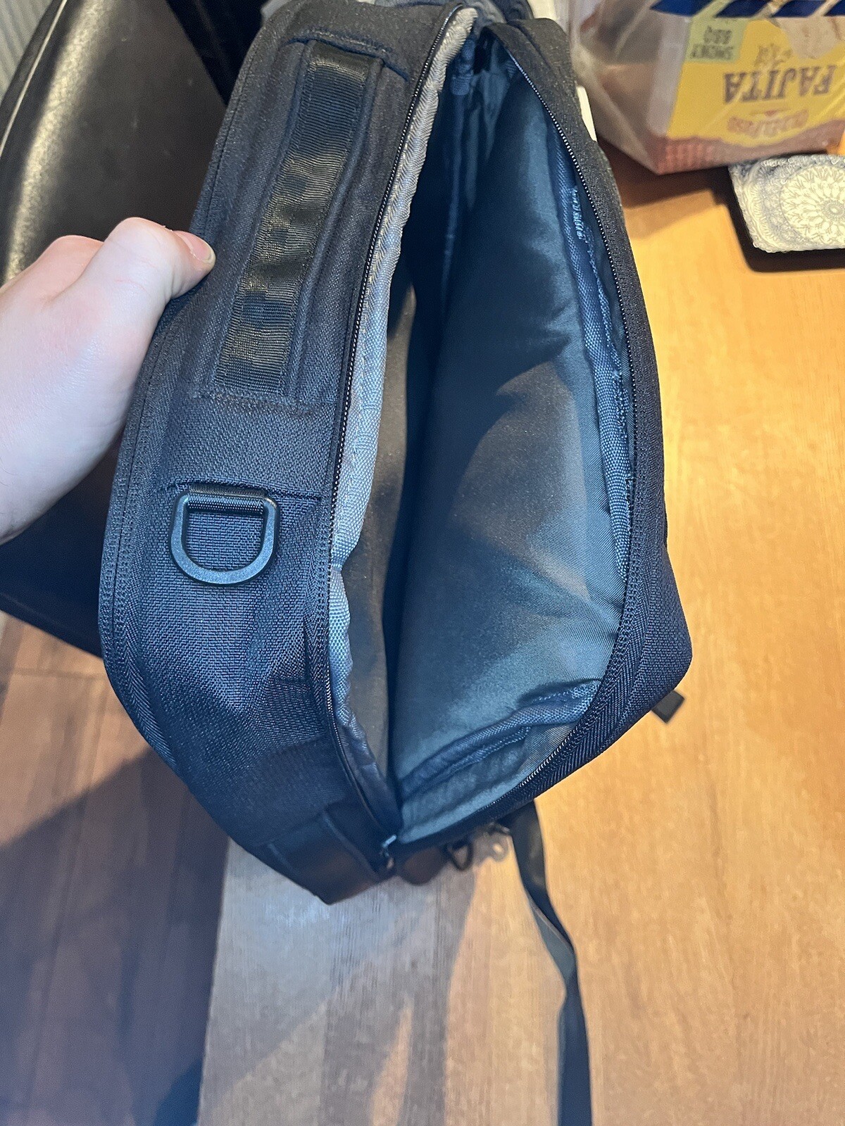 Black Targus laptop bag with rucksack or side handle use. eBay