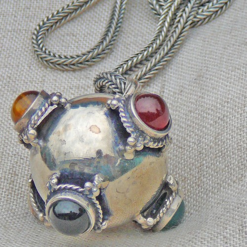Very heavy jewel-encrusted sphere on long heavy weight antiqued sterling chain - Picture 6 of 7