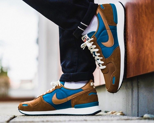 nike tan & blue air vortex trainers