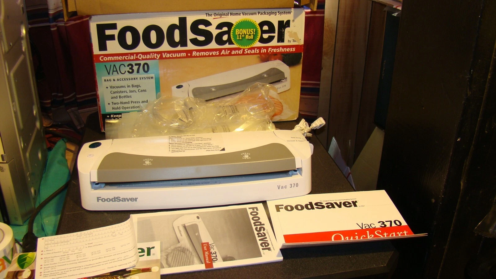 FoodSaver Vac 370 w/Roll of Bags Bundle