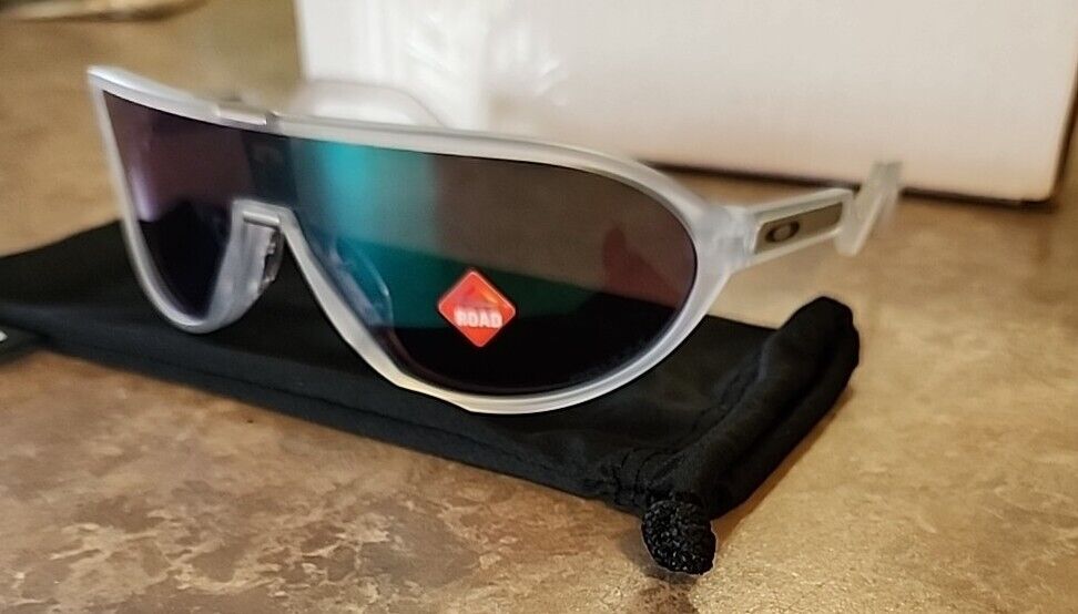 🔥 Oakley RARE! CMDN OO9467 Asian Fit Sunglasses - Matte 🔥 Oakley RARE! CMDN OO9467 Asian Fit Sunglasses - Matte
